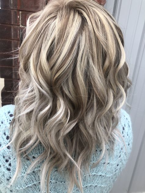 Hair Changes For Blondes, 2023 Blonde Hair Color Trends For Women, Blonde Hair With Fall Colors, Dark Blonde Hair For Fall, Fall Blonde Hair Color 2023, Winter Hair Color For Blondes Blue Eyes, Highlighted Hair Ideas, Warm Winter Hair Color, Deminsional Blonde