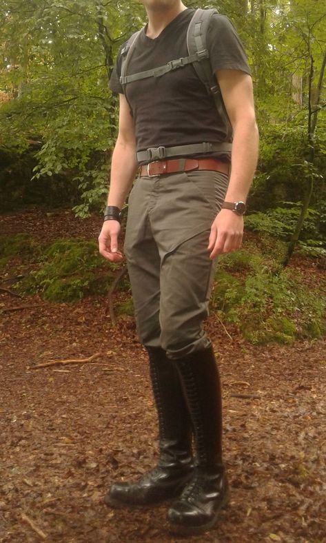 Tall 30 eyelet ranger boots for a hike on a rainy summer day. Rainy Summer Day, Tall Boots Outfit, Skinhead Boots, Ranger Boots, Rainy Summer, Mens Riding Boots, Ranger Boot, Boots Outfit Men, Hipster Mens Fashion