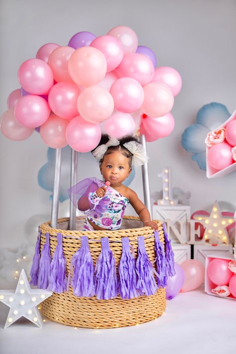 Toddler Girl Birthday Photoshooting, Toddler Girl Birthday Photoshooting Ideas, 1st Birthday Photo Shoot Ideas, 1st Birthday Girl Photoshooting Black, Pastel Cake Smash, Girl Babyshower Ideas Black People, Birthday Girl Photoshooting Black, Mommy Daughter Photography, Care Bear Birthday