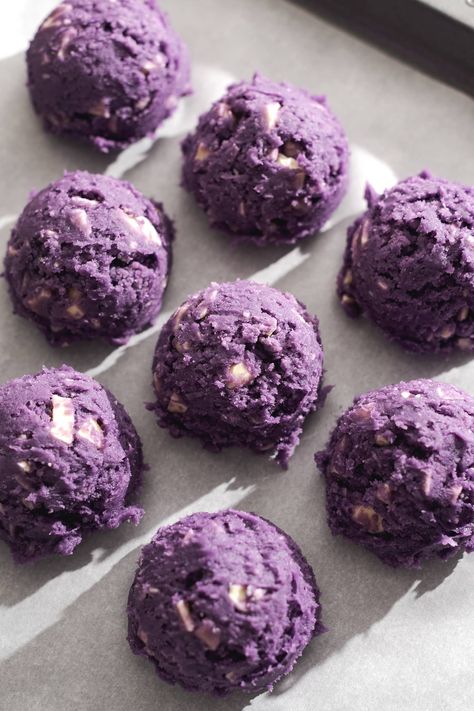 These soft ube cookies are made with ube halaya and ube extract for delicious purple yam flavour. They're then studded with white chocolate chunks for sweetness! #ube #ubecookies #ubehalaya #cookies | teakandthyme.com Ube Coconut Cookies, Ube Oreo Cookies, Ube White Chocolate Chip Cookie, Ube Desserts Recipes, Ube Cookies, Ube Dessert Recipe, Ube Dessert, Ube Extract, Cafe Desserts