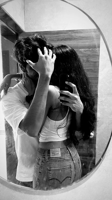 Couples Hidden Face Pics, Couple Picture Poses, Cute Relationship Photos, Best Poses For Pictures, Cute Couple Poses, Love Couple Photo, Portrait Photography Poses, Cute Couples Photos, Relationship Goals Pictures