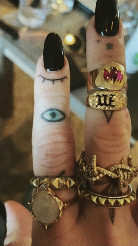 Miley Cyrus Rings, Miley Cyrus Jewelry, Miley Cyrus Nails, Miley Cyrus Ring, Miley Tattoos, Miley Cyrus Outfit, Miley Cyrus News, Halloween Teeth, Two Fingers