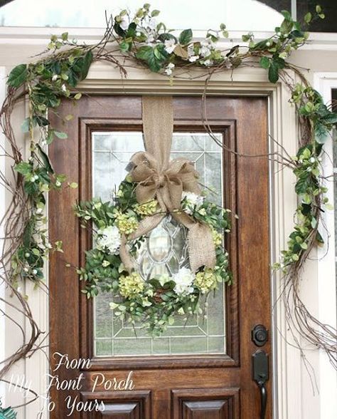 Country Front Porches, Spring Door Decoration, Spring Porch Decor, House Front Porch, French Farmhouse Style, Primitive Homes, Entrance Porch, Fall Front Porch, Front Porch Decorating