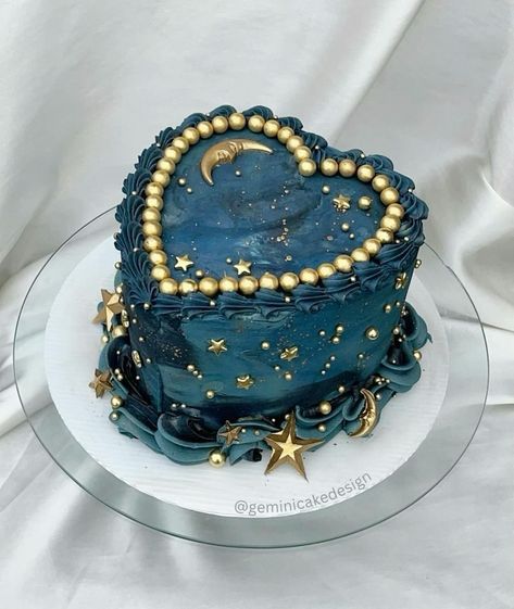 Bolo Vintage, Heart Shaped Cake, Vintage Birthday Cakes, 18th Birthday Cake, Shaped Cake, Heart Shaped Cakes, 50th Birthday Cake, Pretty Birthday Cakes, Cute Birthday Cakes