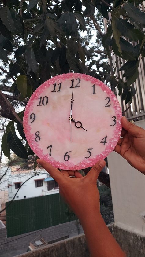 Resin Art Canvas, Red Clock, Resin Clock, Clock Ideas, Diy Resin Projects, Resin Projects, Diy Resin, Resin Diy, Resin Crafts