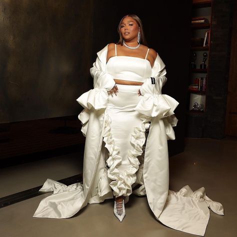 Fashion Bomb Daily (@fashionbombdaily) | Instagram profile Monochromatic Outfit White, Lizzo Outfit, Harry Hamlin, Influencer Event, Plus Size Bride, Monochromatic Outfit, Plus Size Summer Outfit, Queen Fashion, Outfit White