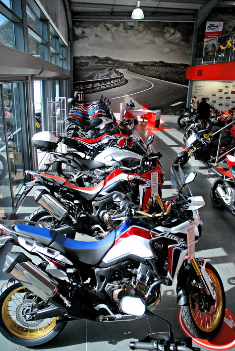 https://flic.kr/p/RMoEdR | Honda Southampton Motorcycle Showroom Design, Bike Showroom, Honda Bike, Batman Joker Wallpaper, Scooter Shop, Garage Workshop Organization, Luxury Garage, Motorcycle Dirt Bike, Honda Bikes