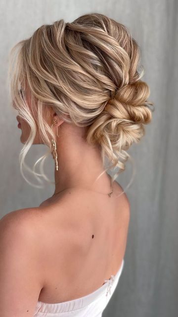 Unique Bridal Hairstyles, Classic Wedding Hairstyles, Hairstyles With Veil, Bridemaids Hairstyles, Boho Bridal Hair, Wedding Hair Up, Hair Color Caramel, Mother Of The Bride Hair, Online Academy