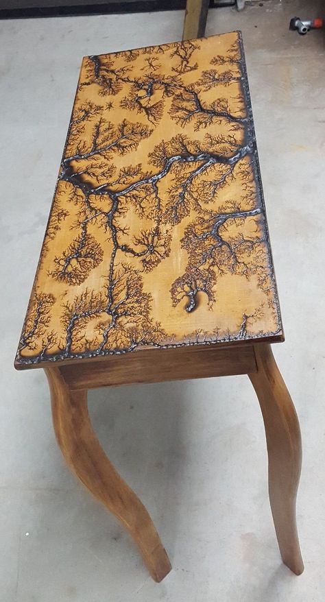 Wood Fracking Art, Cool Wood Burning Ideas, Lichtenberg Table, Handmade Wood Furniture, Wood Burning Techniques, Wood Resin Table, Epoxy Wood Table, Wood Wall Art Diy, Wood Art Projects