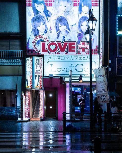 Hostess bars in Japan… Where you come to pay for love 😘 Hostess Japan, Fake Life, Jirai Kei, Clubbing Aesthetic, Gyaru Fashion, Host Club, Aesthetic Japan, For Love, Circus