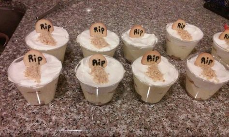 Spooky Banana Pudding, Halloween Banana Pudding, Halloween Bananas, Easy Banana Pudding, Pudding Cup, Halloween Party Snacks, Pudding Cups, Halloween 2023, Halloween Desserts