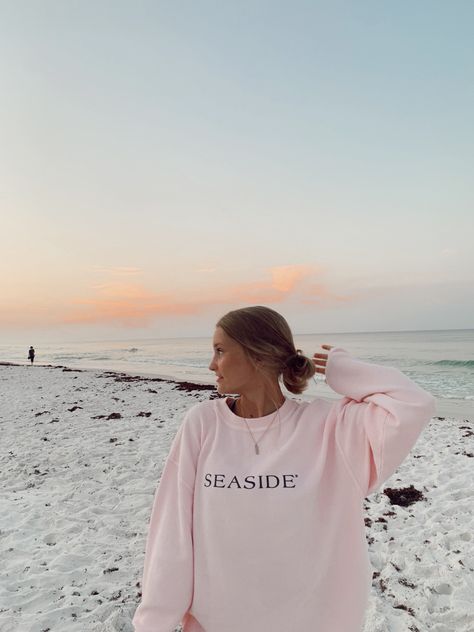 Seaside Outfits, Seaside Sweatshirt, Seaside Florida, Beach Fits, Instagram Inspo, Summer Beach, Beach Pictures, Going Out, Outfit Inspo