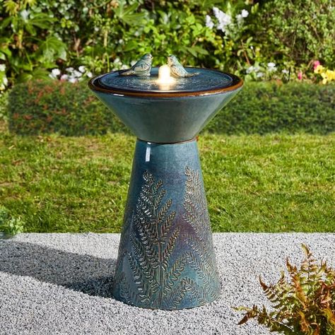 Ceramic Fountain, Fountain Ideas, Ceramic Projects, Outdoor Fountains, Plant Texture, Garden Water Fountains, Front Yard Garden Design, Small Fountains, Bird Baths