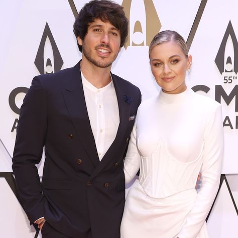 Kelsea Ballerini is just doing her best to push forward. A week after sharing she and husband Morgan Evans are divorcing, the "Yeah Boy" singer shared an emotional video to TikTok of her tearing... Morgan Evans And Kelsea Ballerini, Kelsea Ballerini And Morgan Evans, Emotional Video, Morgan Evans, In The Bathtub, Kelsea Ballerini, Country Stars, Good Wife, Celebrity News