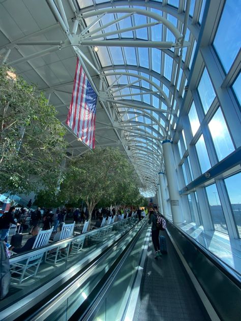 Charlotte Airport, Charlotte Douglas International Airport, Windows Aesthetic, Life In Usa, Airport Aesthetic, Airport Photos, Aesthetic Travel, International Airport, Travel Aesthetic