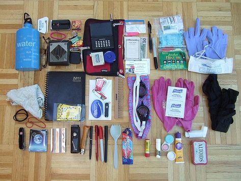 Prepping Supplies, Power Outage Tips, Emergency Essentials, First Time Camping, Emergency Blanket, 72 Hour Kits, Emergency Survival Kit, Emergency Preparation, Survival Life Hacks