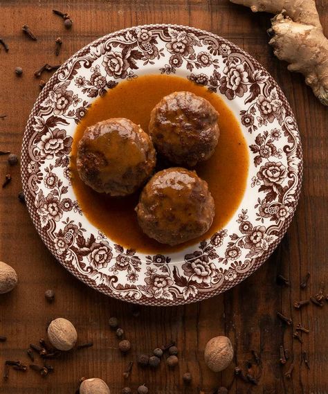 Norwegian Meatballs Norwegian Meatballs, Brown Cheese, Brown Gravy Recipe, Norwegian Recipes, Meat Cake, Gluten Free Meatballs, Cardamom Buns, Norwegian Food, Game Recipes