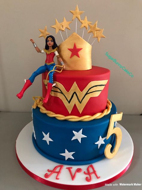 Wonder Woman 1st Birthday Party, Wonder Woman Cake Design, Wonder Woman First Birthday, Wonderwoman Cake Toppers Printable, Wonderwoman Cake Design, Wonder Woman Cake, Wonder Woman Birthday Party, Violet Cakes, Wonder Woman Birthday