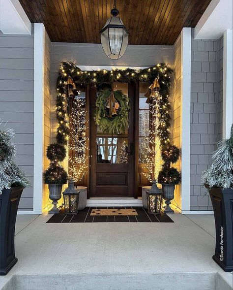 Porch Christmas Lights, Small Front Porch Decor, Best Outdoor Christmas Decorations, Cedar Garland, Elegant Farmhouse, Pretty Ribbon, Long Dining Table, Christmas Front Porch, Small Front Porches