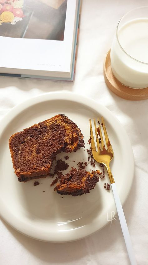 Liratelier Home Cafe | Mom's homemade chocolate cake slice, photographed by Liratelier Slice Cake Photography, Cakes Photoshoot, Cake Slice Photography, Honeycomb Bread, Chocolate Cake Slice, Food Photography Cake, Bread Photography, Cakes Photography, Cafe Photography