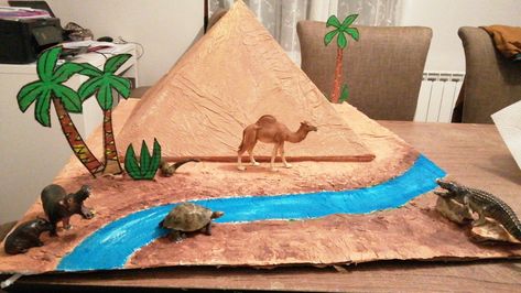 Egypt School Projects For Kids, Ancient Egypt Diorama, Pyramid Diorama, Egyptian Diorama, Egypt Diorama, Ancient Egypt Crafts Projects, Pyramid School Project, Ancient Egypt Crafts, Ancient Egypt Activities