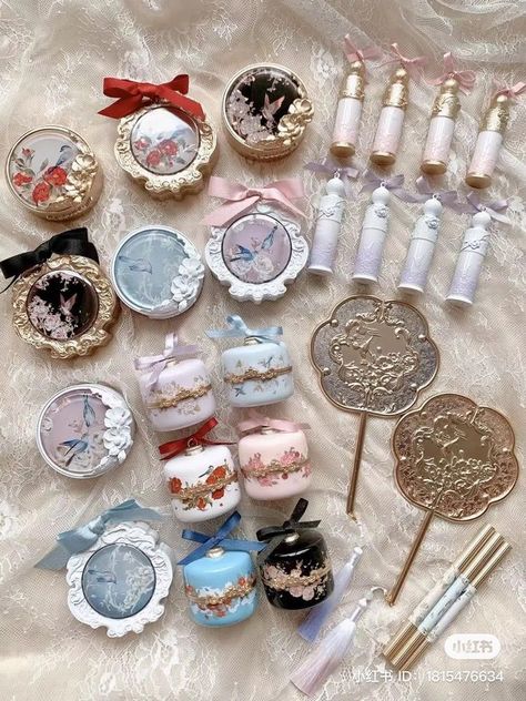 Koleksi Makeup, Flower Goddess, Makeup Packaging, Flower Knows, Kawaii Makeup, Makeup Accesories, Makeup Package, Fancy Makeup, Vintage Makeup