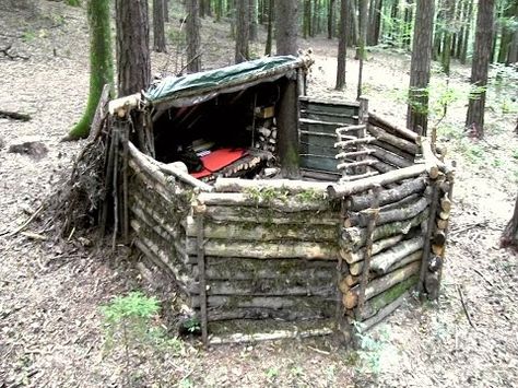 Shelters In The Woods, Wilderness Survival Shelter, Primitive Houses, Supraviețuire Camping, Bushcraft Shelter, Hunting Camp, Survival Shelter, Survival Techniques, Homestead Survival