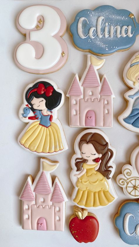 Princess Decorated Cookies, Princess Cookies Decorated, Princess Birthday Cookies, Princess Sugar Cookies, Belle Birthday Cake, Disney Princess Cookies, Snow White Birthday Party, Belle Birthday, Princess Cookies