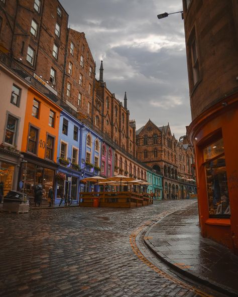 Autumnal magic in Edinburgh ✨🍂🕯️ 📍Edinburgh, Scotland 🏴󠁧󠁢󠁳󠁣󠁴󠁿 #edinburgh #visitedinburgh autumn in edinburgh, edinburgh autumn, autumnal edinburgh, where to go in edinburgh in the autumn, best places in edinburgh, Scotland autumn, autumn in Scotland, the witchery, edinburgh castle #scotland edinburgh travel, visit edinburgh #edinburghguide #writersmuseum #visitscotland #autumnaesthetic #autumnvibes #fallvibes #lovegreatbritain #darkacademia #darkacademiaaesthetic #darkaesthetic #uktravelb... Fall In Edinburgh, Edinburgh Scotland Autumn, Edinburgh Scotland Aesthetic Autumn, Edingbruh Autumn, Edinburgh Rain Aesthetic, Edinburgh Travel, Visit Edinburgh, Edinburgh Castle, Visit Scotland