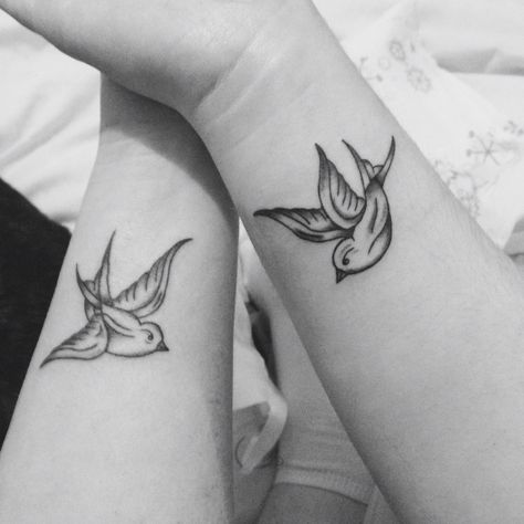 Love Bird Matching Tattoos, Best Friend Bird Tattoos, Bird Matching Tattoos, Matching Bird Tattoos, Tattoo Ideas For Best Friends, Songbird Tattoo, Bird Tattoo Ideas, Robin Bird Tattoos, Matching Tattoo Ideas