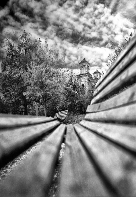 . Black And White Beach, Perspective Photography, Photography Black And White, White Love, Black And White Love, Photography Classes, Foto Art, Black N White Images, White Picture