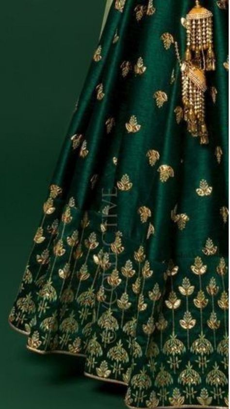 Emerald Green Lengha, Reception Lengha, Mendhi Ideas, Lehenga Green, India Aesthetic, Wedding Lengha, Embroidery Lehenga, Mehndi Function, Wedding Fits