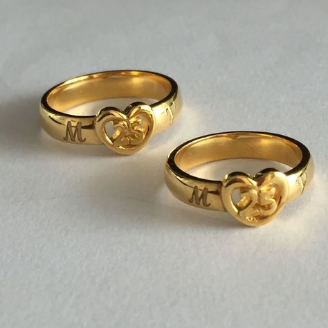 Marriage Rings Couple Unique, Wedding Ring Couple, Wedding Rings Couple, Couple Rings Gold, Latest Gold Ring Designs, Gold Stacking Rings Wedding, Couple Ring Design, Stainless Steel Wedding Ring, Gold Initial Ring