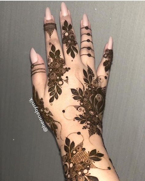 No photo description available. Long Mehndi Designs, Floral Mehndi Designs, Floral Mehndi, Henne Tattoo, Khafif Mehndi Design, Floral Henna Designs, Beautiful Henna, Rose Mehndi Designs, Mehndi Design Pictures