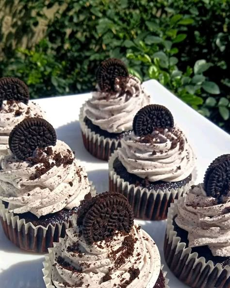 Cupcake Decorating Tips, Cupcake Cake Designs, Oreo Cupcakes, Gourmet Cupcakes, Baking Business, Yummy Comfort Food, Sweet Snacks Recipes, Fun Baking Recipes, Chocolate Cupcakes