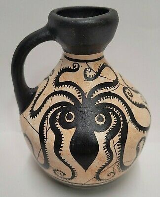 (eBay) Octopus Mycenaean Ancient Greek Rare Art Pottery Vase Hydria Greek Pottery Designs, Greek Pottery Art, Delft Patterns, Minoan Pottery, Egyptian Pottery, Ancient Greek Vase, Ancient Vase, Greek Artists, Diy Kids Art