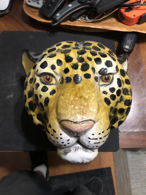 Mascara Papel Mache, Tiger Mask, Leopard Head, Mask Template, Paper Mache Sculpture, Sculpture Ideas, Papel Mache, Diy Cardboard, Diy Clay Crafts