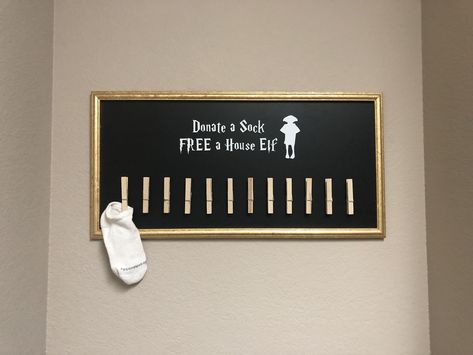 Harry Potter Laundry, Missing Socks Diy Ideas, Harry Potter Laundry Room, Lost Socks, Laundry Room Signs, Diy Socks, Harry Potter Room, Elf House, Laundry Room Makeover