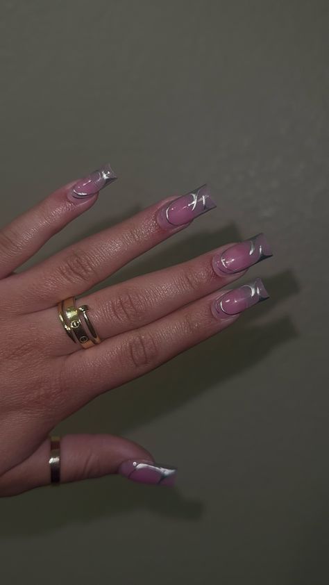 Pink base, silver chrome design Pink And Silver Chrome Nails, Silver And Pink Nails, Flame Nail Art, Silver Nail Designs, Chrome Design, Silver Chrome, Pink And Silver, Silver Nails, Chrome Nails