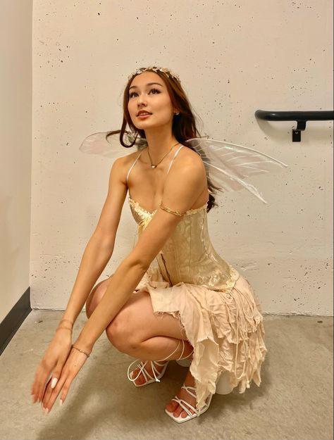 fairy costume halloween gold Fairy College Halloween Costume, Ethereal Fairy Costume, Faries Halloween Costumes Aesthetic, Fairies Halloween Costume Aesthetic, Fairy Costume Kendall Jenner, Kendal Jenner Gold Fairy Costume, Bride Costume, Fairy Halloween Costumes, Butterfly Fairy