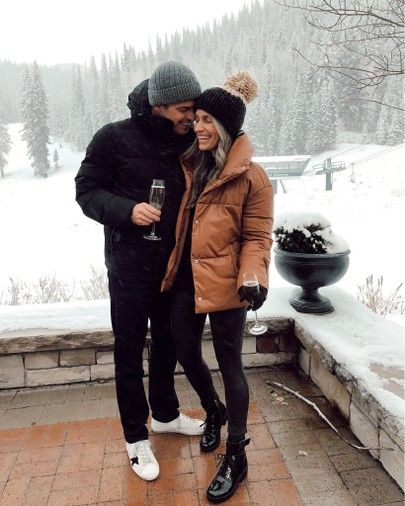 Cute Snowy Day Outfits, Winter In The Mountains Outfits, Park City Style, Park City Outfits Winter, Snow Outfit Couple, Park City Outfits, Mountain Winter Outfits, New York Winter Outfit Couple, Utah Style Fashion