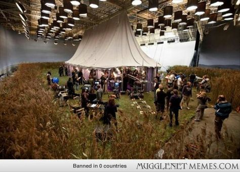 Set for Bill and Fleur's wedding. Ron Y Hermione, Harry Potter Day, Film Harry Potter, Cinematography Lighting, Deathly Hallows Part 1, Maggie Smith, Movie Studio, Harry Potter Film, Famous Movies