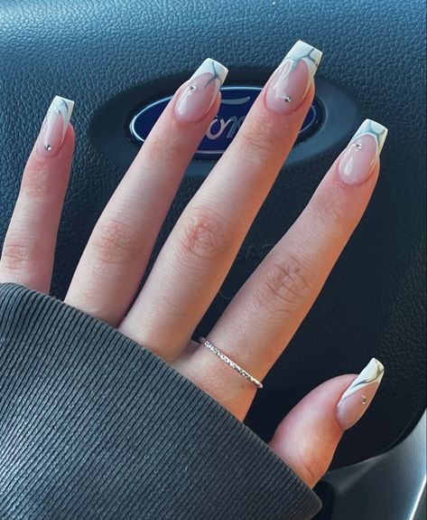 Silver Nails Ideas Square, Spring Summer Nails 2023, French Nails Silver, Complex Nail Designs, Silver Chrome Nail Art, Aesthetic French Nails, Metallic Chrome Nails, Coffin Style Nails, Nails Silver Chrome