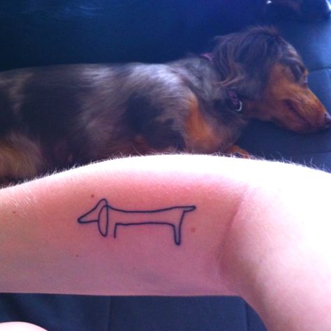 Pablo Picasso's drawing of his dog Lump = awesome dachshund tattoo! Drawing Dachshund, Pablo Picasso Drawings, Boyfriend Stuff, Dachshund Tattoo, Picasso Drawing, Beauty Marks, Perfect Tattoo, Sausage Dogs, Dog Lady