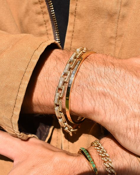 Golden Bracelets For Men, Mens Bracelet Gold Jewelry, Cool Rings For Men, Mens Cuff Bracelets, Fresh Cuts, Fashion Models Men, Mens Bracelets, 18k Gold Bracelet, Mens Cuff