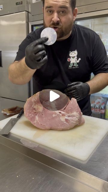 Pasta 209 | Fresh Italian Food on Instagram: "You’re going to wow everyone with this honey-baked ham recipe this year! 🔥🦃🌲 Watch to the end for my secret ingredient, and don’t miss the glaze and the reveal in part 2! #cookingfortheholidays #thanksgiving #honeybakedham #honeyham #holidayham #ham #jamón" Baked Ham In Oven Bag, Ham Recipes Thanksgiving, Baked Ham Oven, Honey Baked Ham Copycat, Baked Ham Recipes, Thanksgiving Ham Recipes, Honey Roast Ham, Honey Baked Ham Recipe, Thanksgiving Ham