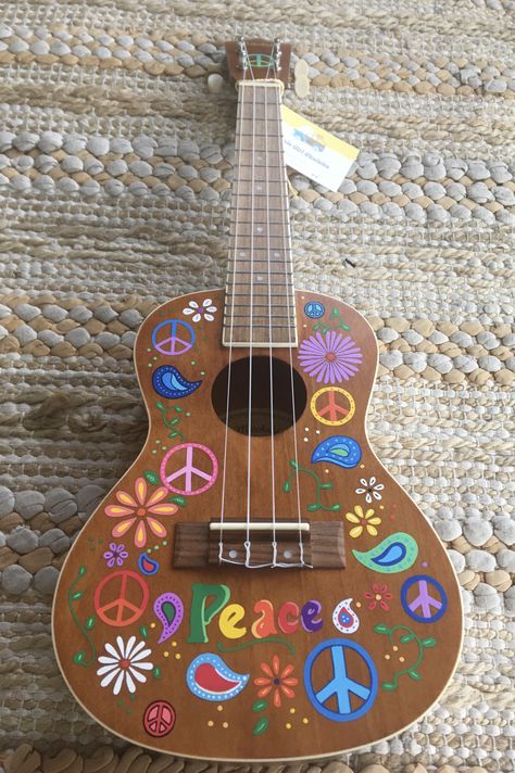 Ukelele Painted, Guitar Art Diy, Ukulele Painting, Arte Do Ukulele, Painted Ukulele, Ukulele Art, Mix Baby Girl, Birthday Party At Home, Guitar Diy