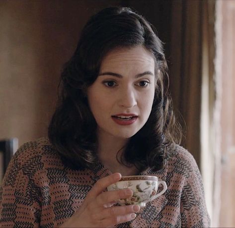 Lily James Potato Peel Pie Society, Lily James The Guernsey Literary And Potato Peel Pie Society, Scientific Academia, Lily James Guernsey, Film Clothes, The Guernsey Literary And Potato, Potato Peel Pie, Potato Peel Pie Society, Period Romance