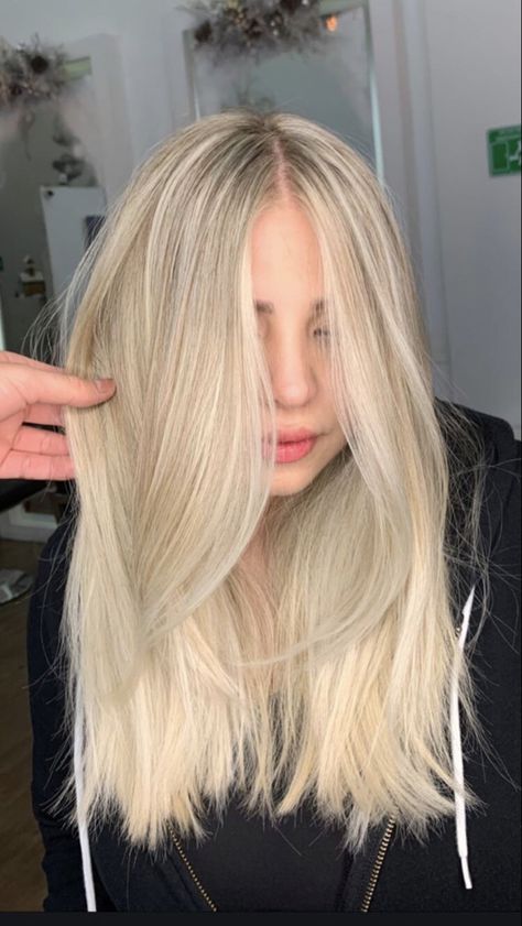 Icy Blonde Pink Hair, Cream Blonde Hair Balayage, Cool Toned Blonde Hair Pale Skin, Super Blonde Balayage, 10 Major Winter Hair Colors, Cream Blonde Hair, Cream Blonde, Blonde Hair Pale Skin, Pale Blonde Hair