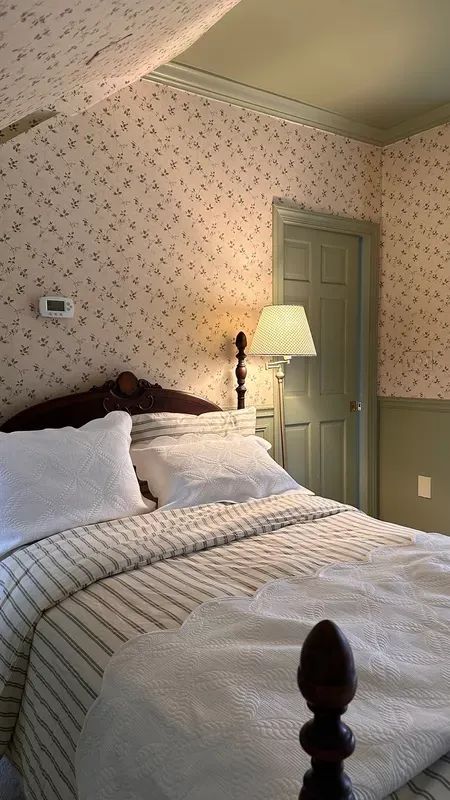 Guest bedroom refresh - comfortable bedding. I love how the lines look with the floral wallpaper, scalloped trim quilt and the mattress is layers and layers of comfort with a cooling top layer. The lamp shade is old from Etsy. The Company Store is 25% off site wide using code FAMILY24  #LTKhome Wallpaper Bedroom Floral, Small Bedroom With Wallpaper, Vintage Floral Wallpaper Bedroom, Floral Wallpaper Bedroom, Room Things, Comfortable Bedding, Bedroom Redo, Antique House, Vintage Floral Wallpapers